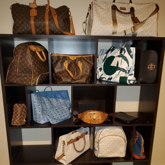 Meet your Posher, Liz - Picture 1 of 4